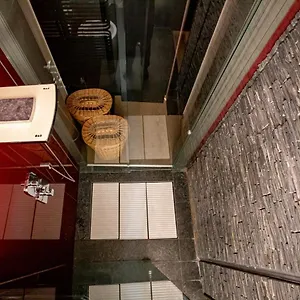 https://charles-bridge-tower-apartment.praguehotelsweb.com