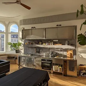 Apartment Modern Meets Classic - Near Volkspark Schoeneberg, Berlin